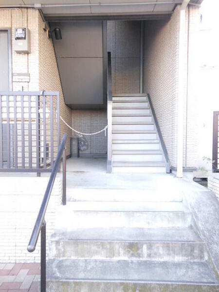画像14:建物入口