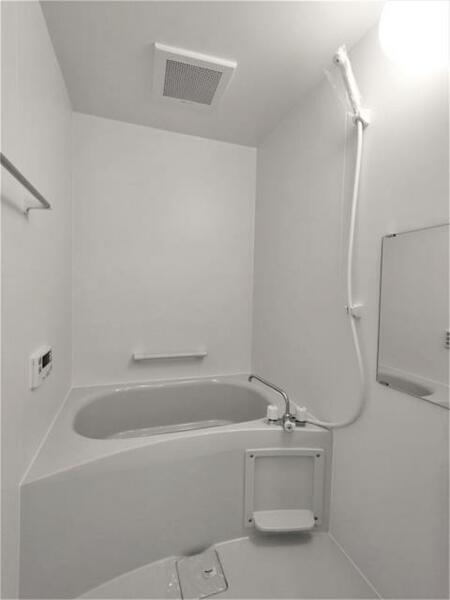 画像6:２４時間換気システムを採用した清潔な浴室