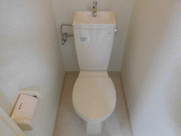 画像7:広々としたトイレ空間です
