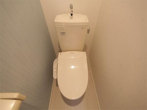 画像6:温水洗浄暖房便座付トイレ　イメージ写真