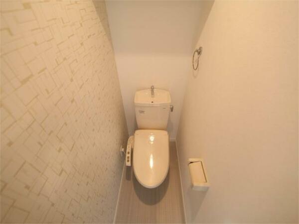 画像9:温水洗浄暖房便座付トイレ