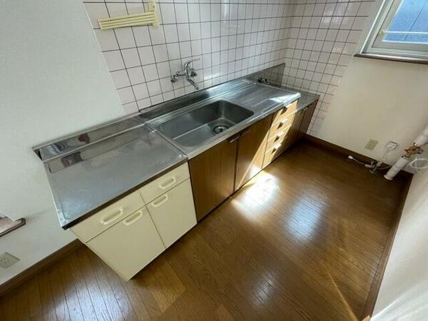 キッチンはスペースも広々していて使いやすそうですよ！
