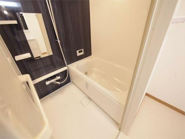 浴室：浴室暖房乾燥機付　追い焚き・オートバス機能付お風呂