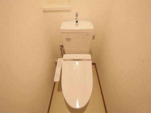 トイレ：温水洗浄暖房便座付トイレ