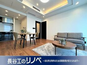 Ｍ．Ｍ．ＴＯＷＥＲＳ　ｔｈｅ　Ｅａｓｔ