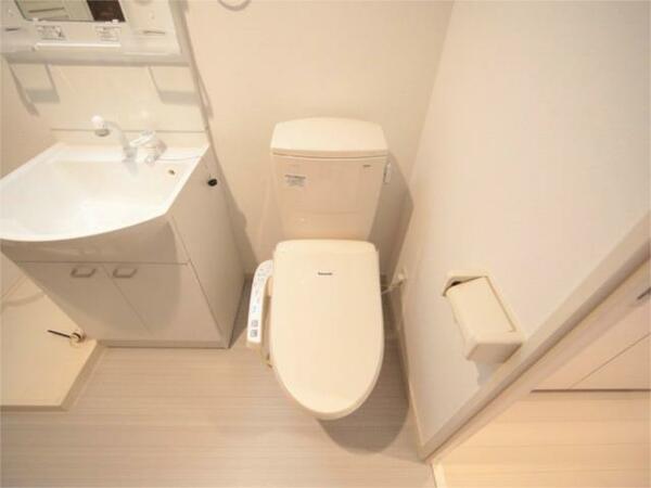 画像6:温水洗浄暖房便座付トイレ（お風呂トイレ別）