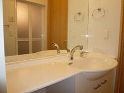 画像5:ホテルのような大型鏡付き洗髪洗面化粧台です。