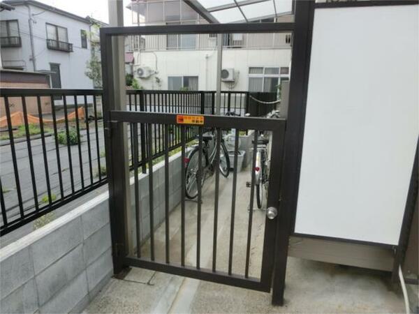 画像16:自転車駐輪場