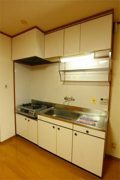 画像4:広いキッチンスペースでお料理もしやすい・別号室参考写真