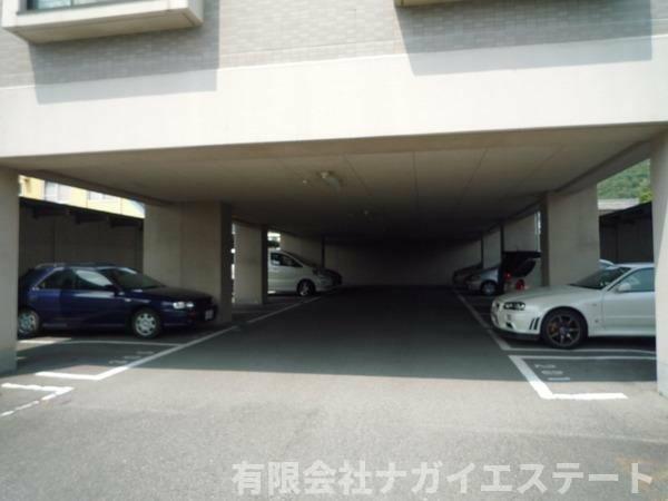 駐車場：【メルベーユ雅】有限会社ナガイエステート