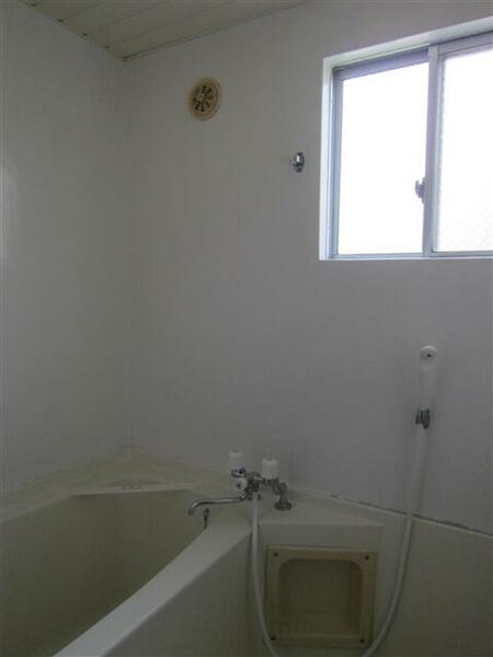 画像9:浴室に窓付き