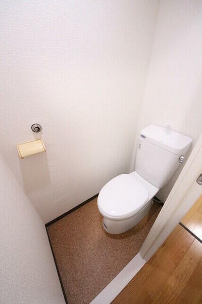 画像4:清潔感のあるトイレです
