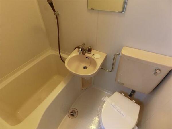 画像6:清潔感のある浴室♪※写真は同タイプの別部屋。現況優先。