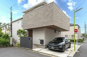 東京都世田谷区深沢８丁目