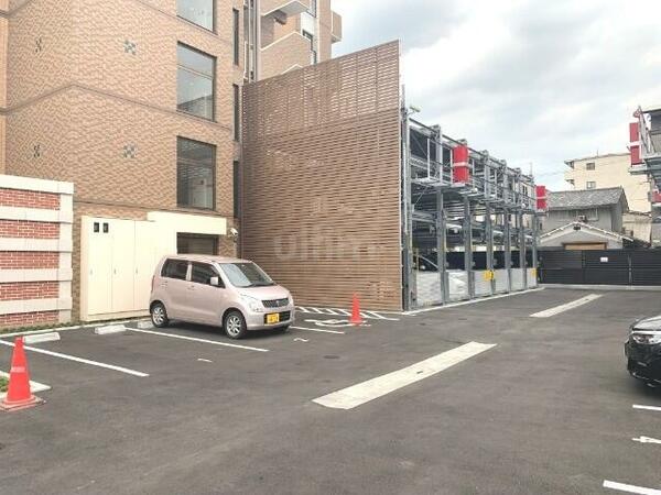 画像14:駐車場