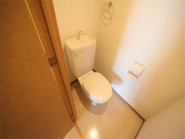 画像9:洋式トイレ（温水洗浄便座設置可）