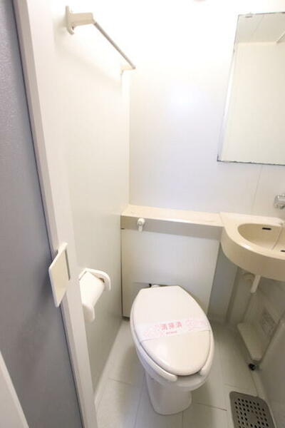 画像11:お掃除しやすいユニットバスのトイレ★