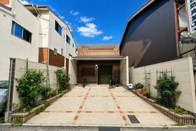 京都府京都市中京区猪熊通蛸薬師下る下瓦町