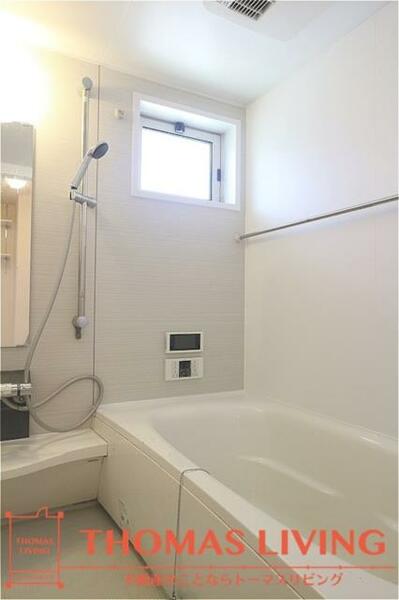 画像6:小窓付きのお風呂です。