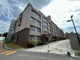 平岡フォレストタウン・ファミールハイツ　１４番館