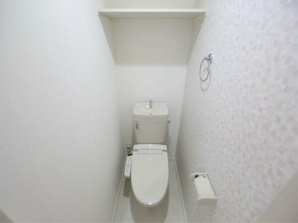 画像6:温水洗浄便座付トイレ　同型写真