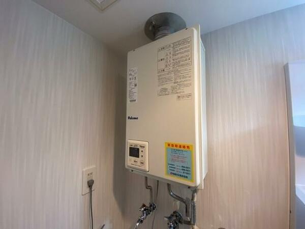 画像14:給湯器は簡単操作で温度調整ができますよ。