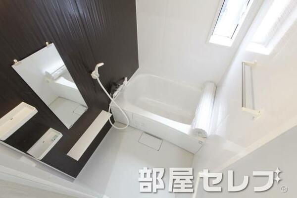 画像6:お風呂に小窓あります。