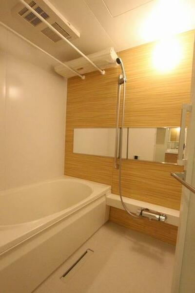 画像12:浴室は浴室暖房乾燥機仕様です。