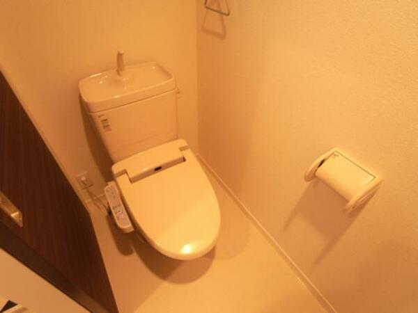 画像8:シャワートイレは今や必需品戸も言える人気設備です。