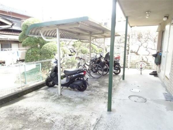 画像3:屋根付き駐輪場・バイク相談可能