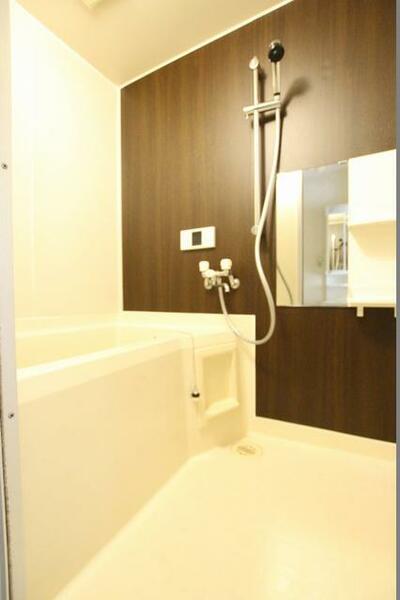 画像8:【浴室】スライドバーでシャワーヘッドの高さを調節することができます♪