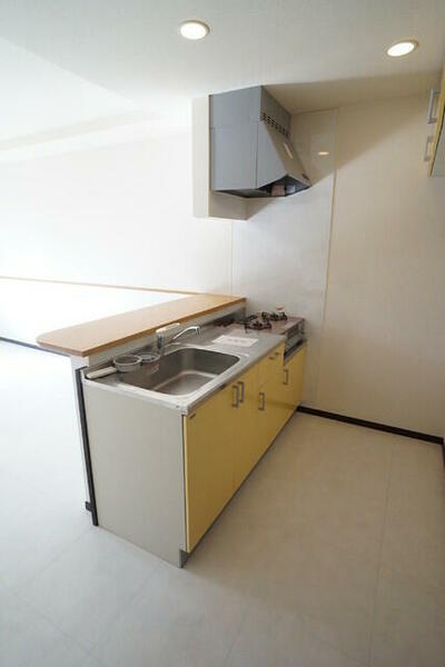 画像5:カウンター式のキッチンです。