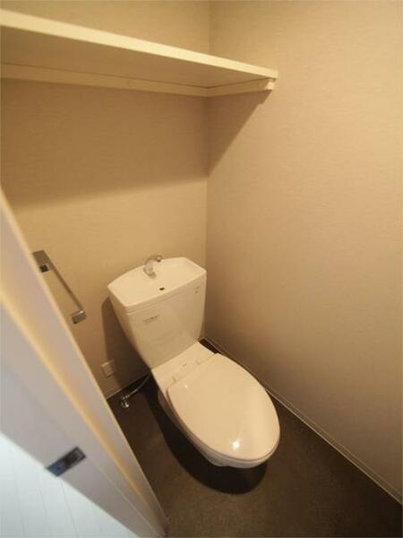 画像9:洋式トイレ（温水洗浄便座設置可）