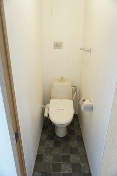 画像9:トイレは快適な洗浄便座付き