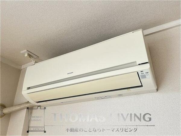 画像14:冷暖房機能付きエアコン（※洋室側）