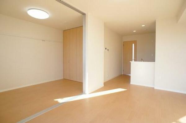画像4:○２部屋つなげて広々空間○　ＬＤＫと洋室はこのように広く使うこともできます。使い方はお客様次第！
