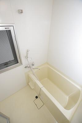 画像6:☆★　浴室に窓があるので換気ができます♪　★☆