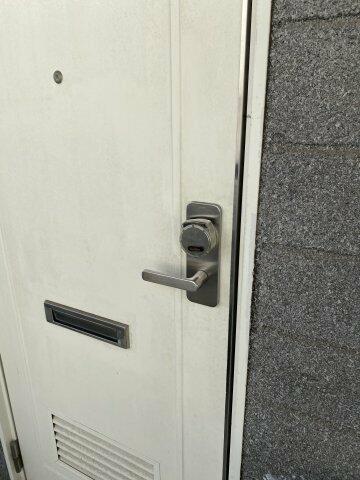画像11:玄関の鍵はカードキーですが普通の鍵に交換することも出来ます♪