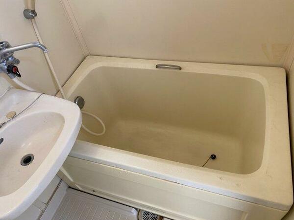 画像6:お風呂と洗面台です。お風呂にはお湯張りコールも付いています♪