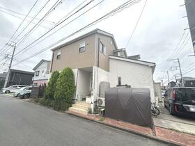東京都三鷹市大沢１丁目