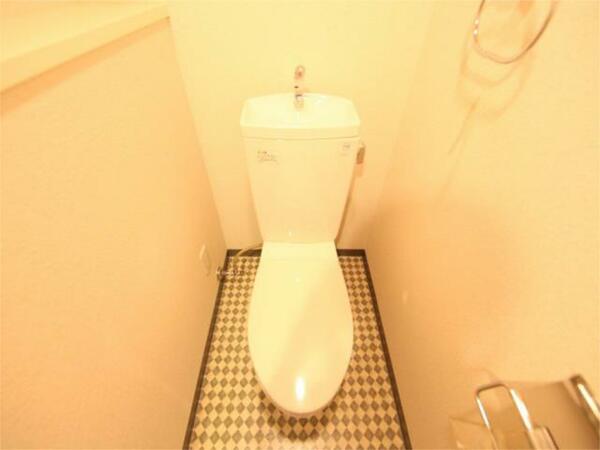 画像6:トイレ（温水洗浄暖房便座設置可）