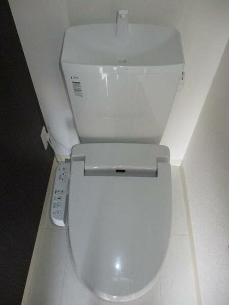 画像14:温水洗浄便座搭載のトイレです☆