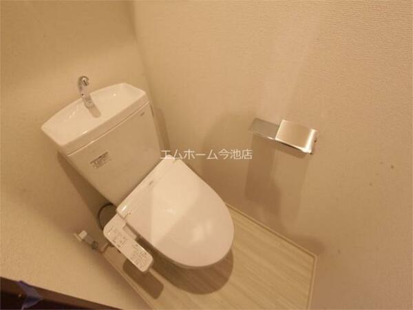 画像7:温水洗浄便座付トイレ　同仕様写真