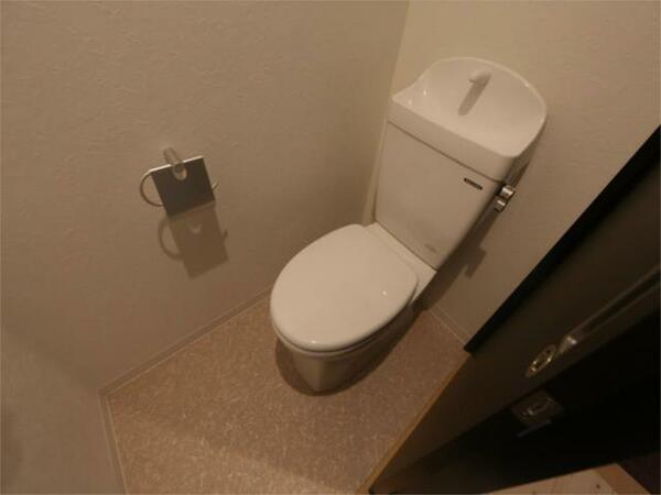 画像6:洋式トイレ　温水洗浄暖房便座設置可