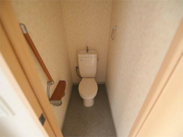 画像6:洋式トイレ（温水洗浄便座設置可）