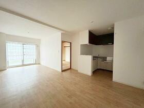 レックスタウン新高　２号館