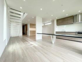 大阪府豊中市上野東３丁目