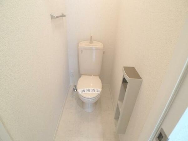 画像11:【トイレ】ツールボックスやタオルハンガー細かいですがうれしい設備が整っています☆