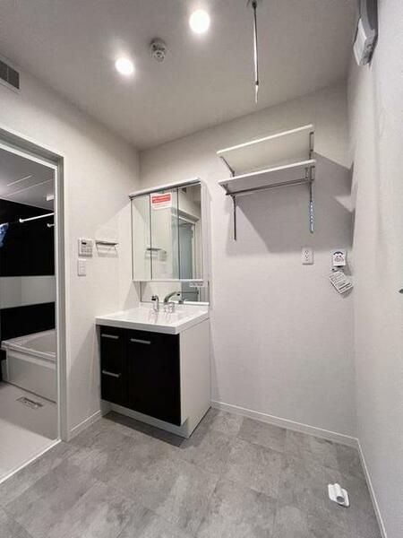 画像9:浴室は追焚給湯はもちろんの事、スライドシャワー、サーモ水栓、浴室暖房乾燥機の設置がございます。