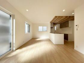 大阪府堺市西区浜寺諏訪森町西４丁